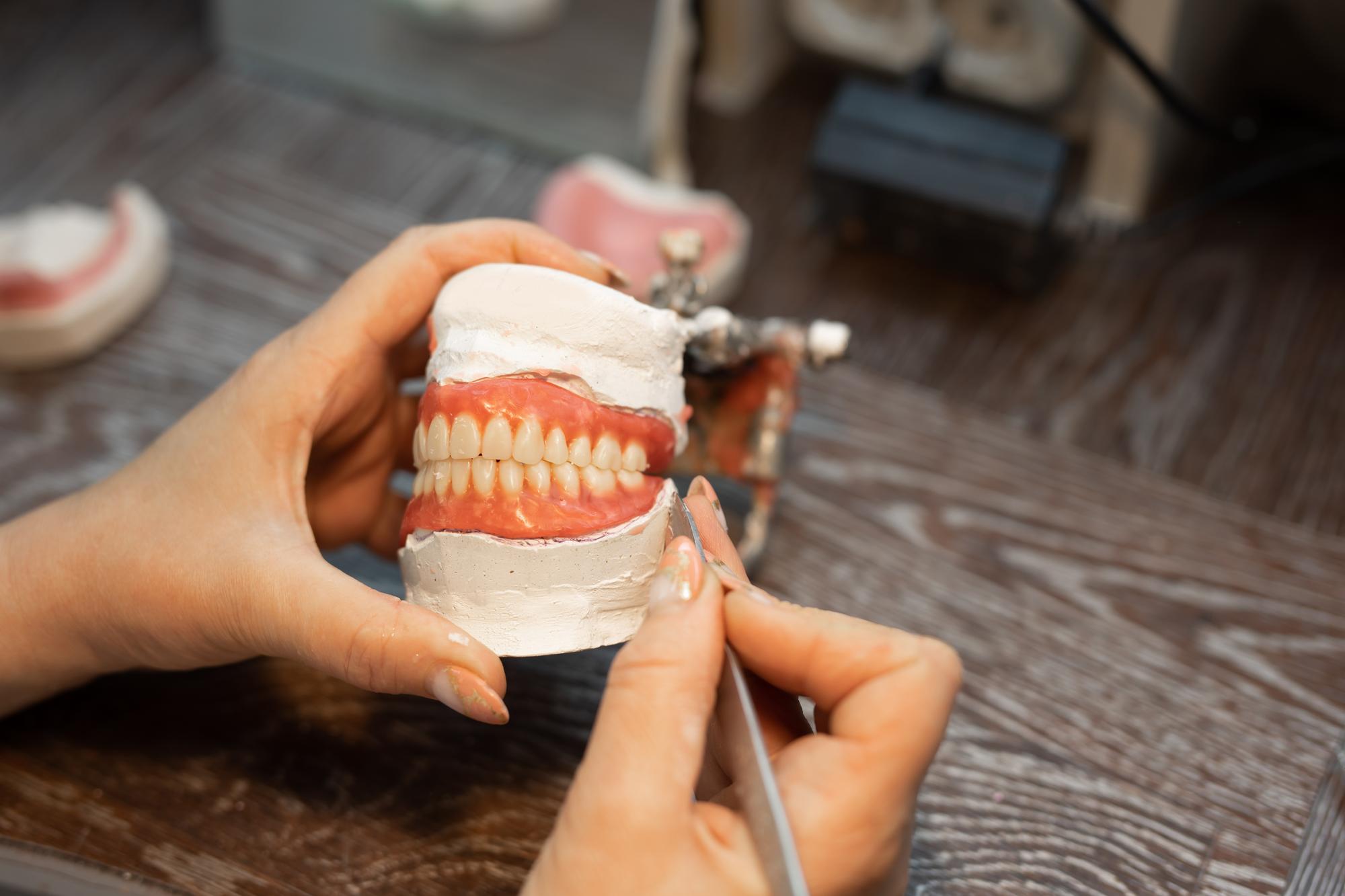 making-denture-hands-orthodontist_219728-6067